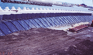 護岸港内側の吸出し防止施工例